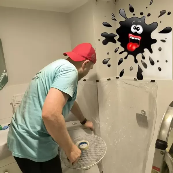 Sagatavošanas darbi: Pelējuma un sēnes noņemšana, sienas aplīmēšana ar plēvi Rīgā, Latvija.