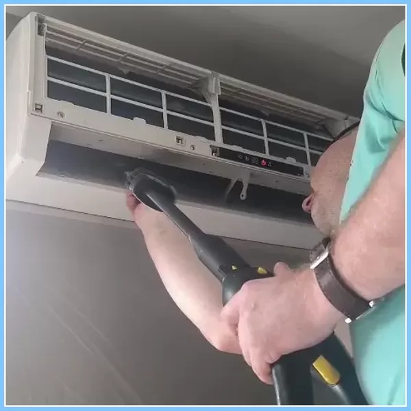 Rūpīga visu iekšējo daļu tīrīšana | Kondicioniera split-sistēma ar izjaukšanu.