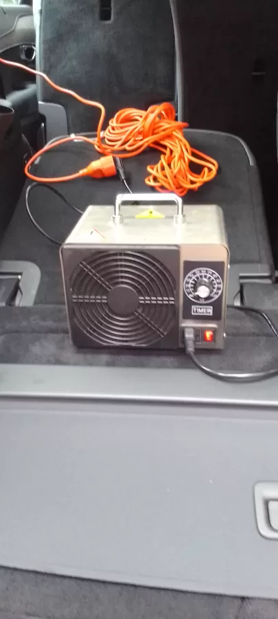 Auto salonu ozonēšana ar ozonatoru Rīgā, Jūrmalā un Latvijā.